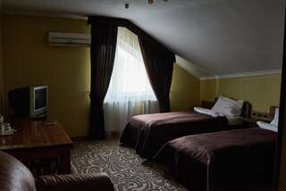 Отель Айвенго Отель Ровно Стандартный двухместный номер с 1 кроватью или 2 отдельными кроватями-1